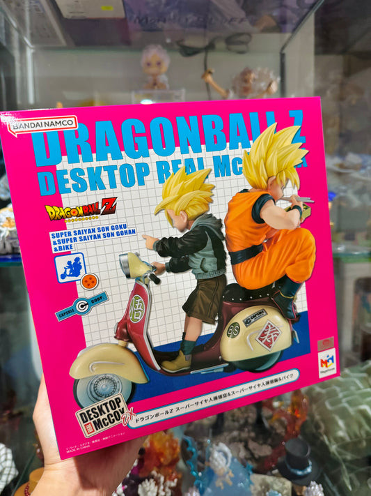MEGAHOUSE Desktop Real Super Saiyan Goku and SS Gohan
