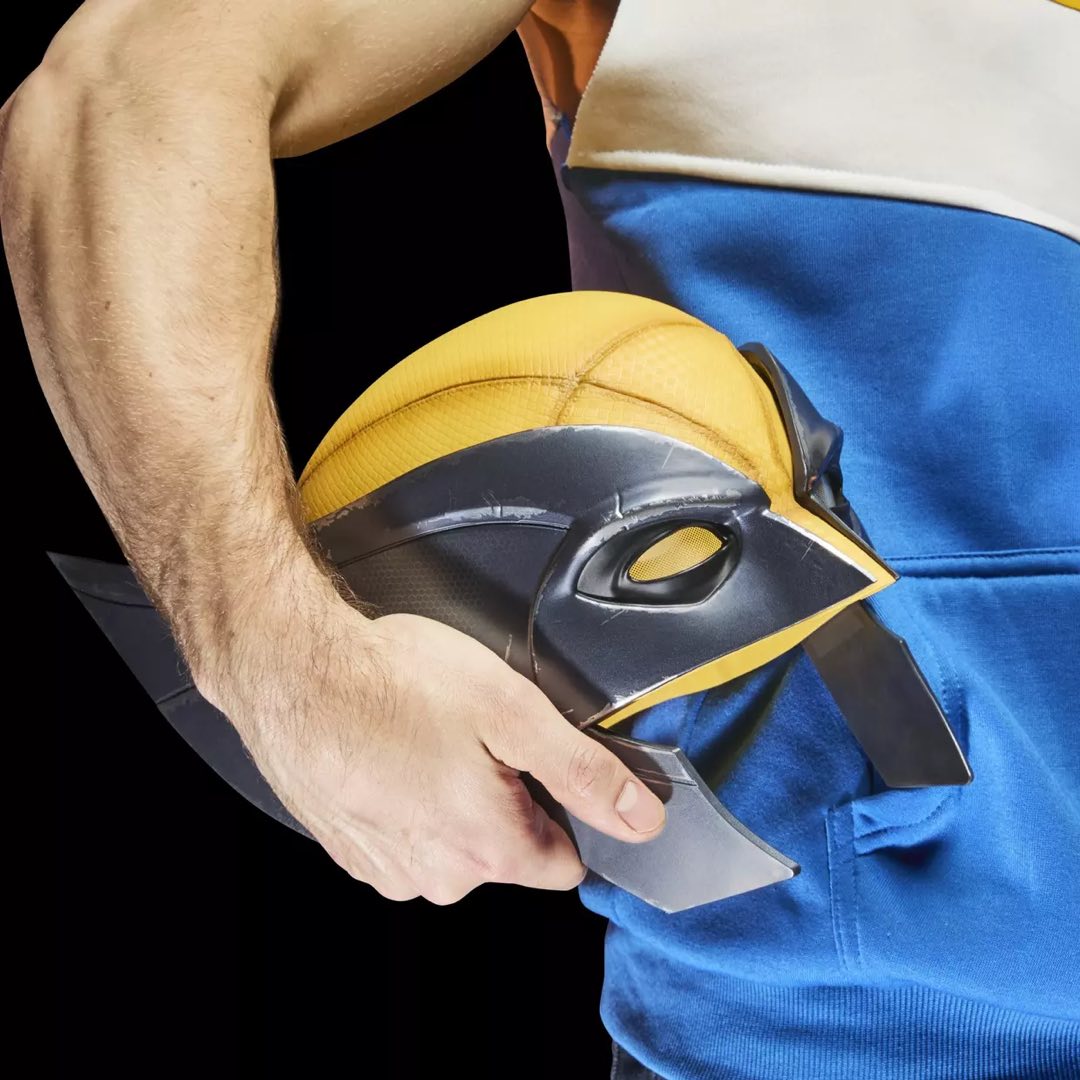 Hasbro Marvel Legends Series Wolverine Premium Roleplay Mask [PREORDER DOWNPAYMENT SEP 20 2025]
